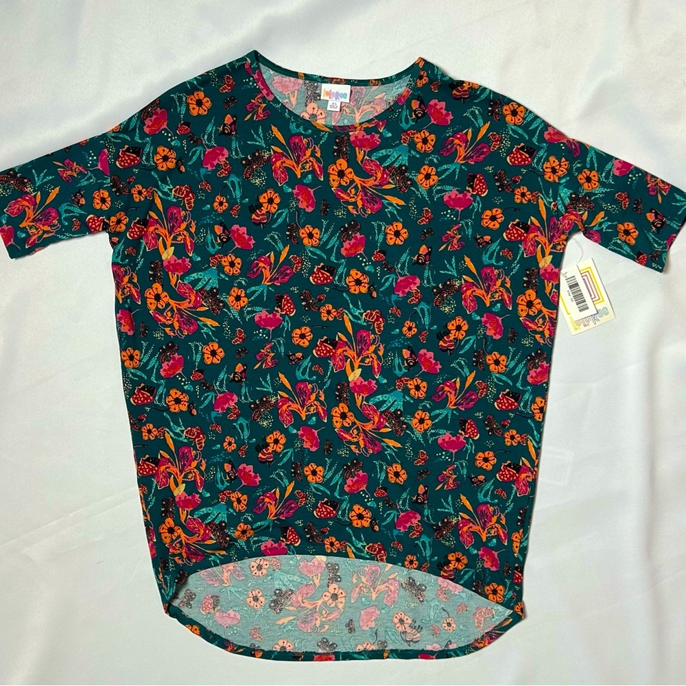 NWT LuLaRoe Irma tunic style shirt. Size XS